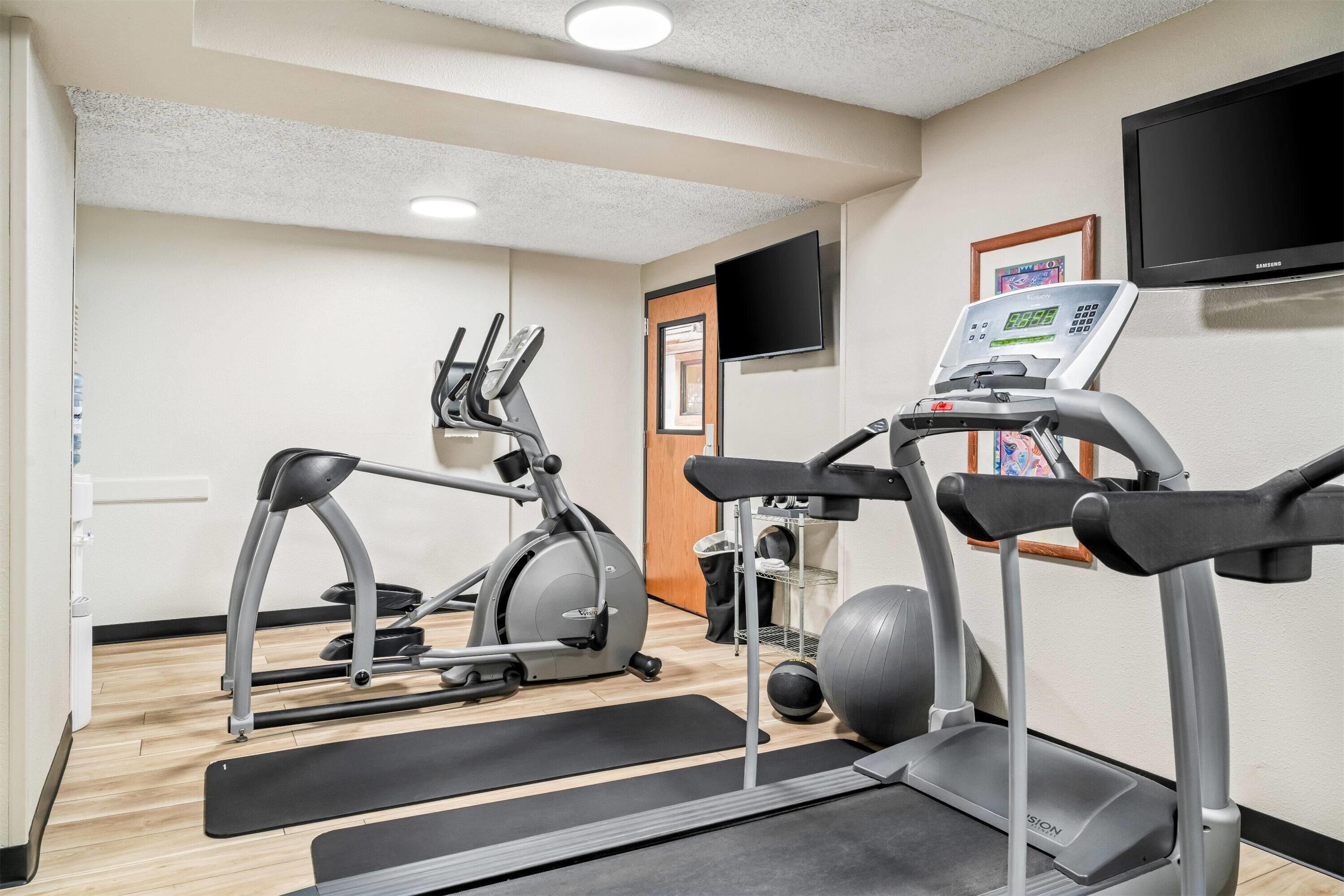 Health club fitness center gym | Days Inn by Wyndham Helena