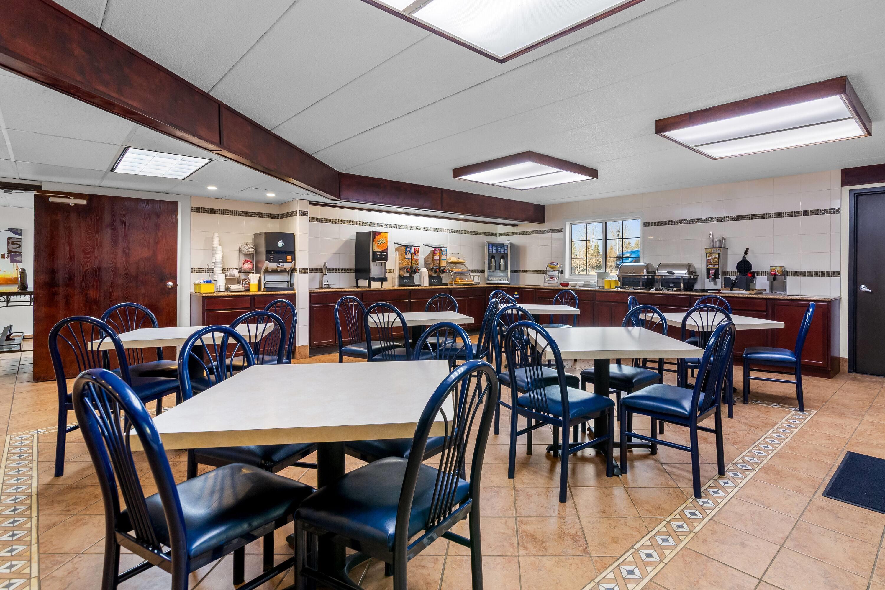 Breakfast Area | Days Inn by Wyndham Minot