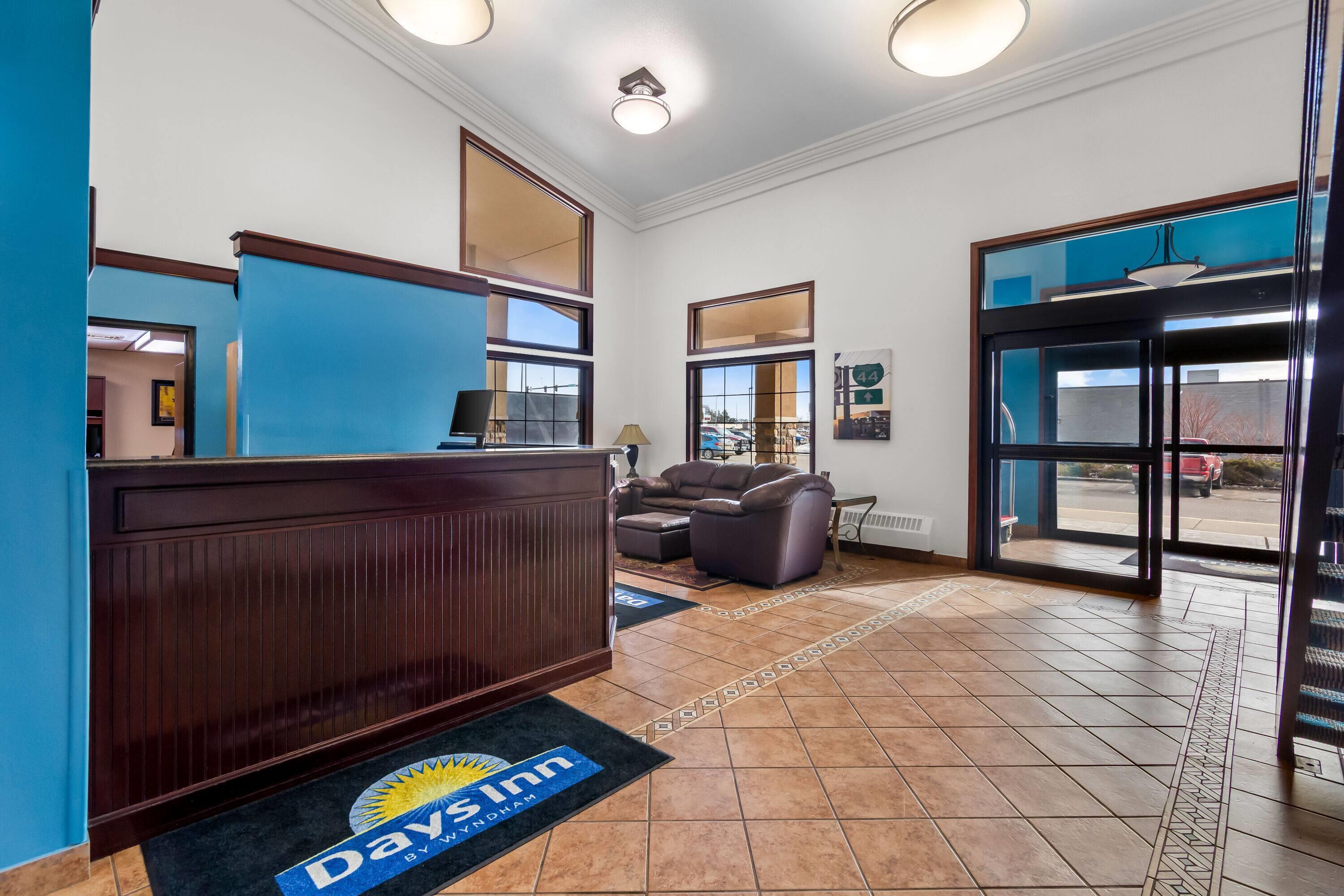 Lobby | Days Inn by Wyndham Minot