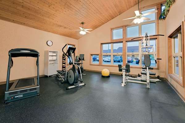 Fitness/ Exercise Room - Days Inn International Falls