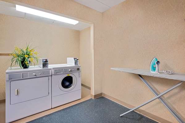 Amenities - Days Inn International Falls