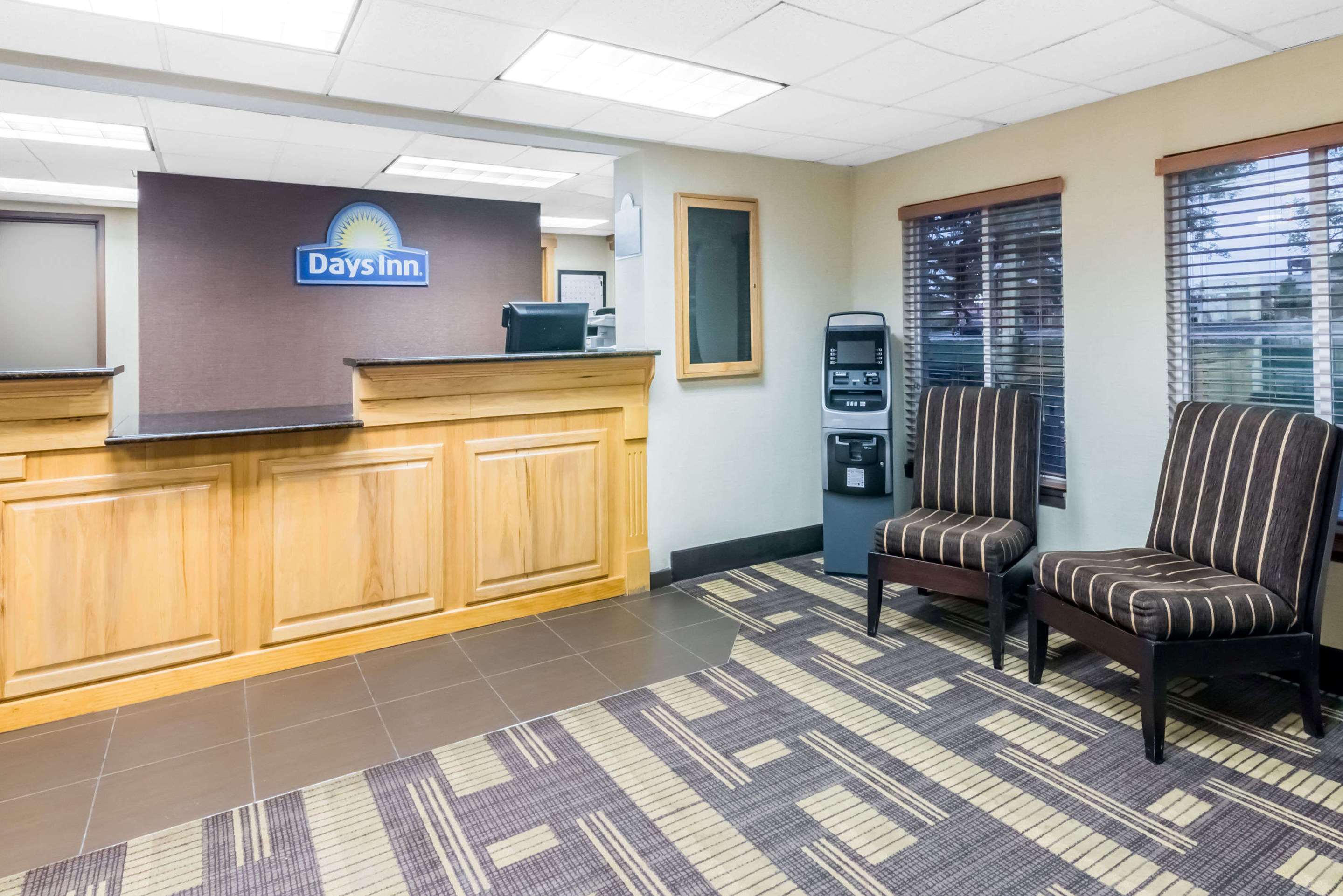 Lobby | Days Inn by Wyndham Bismarck