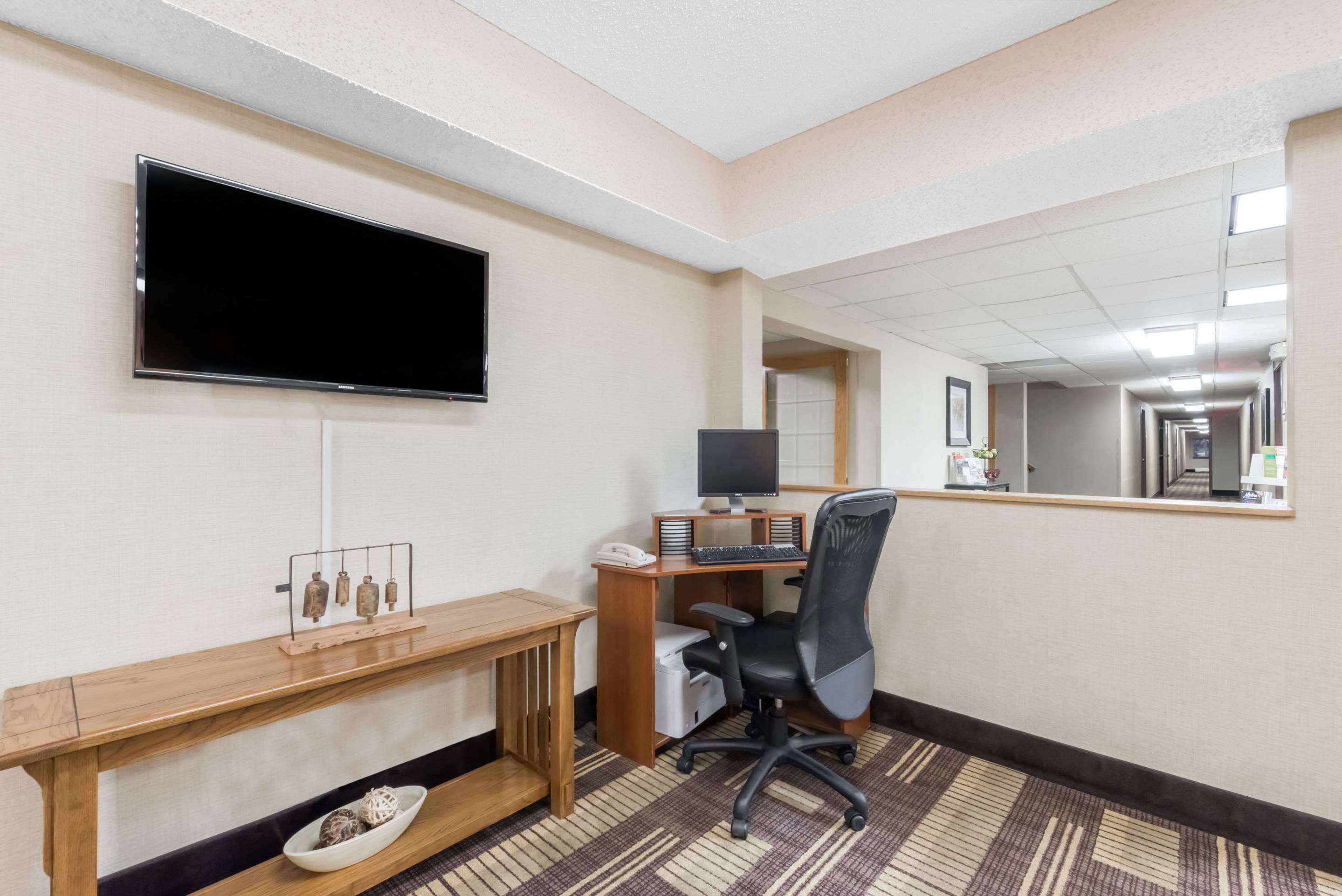 Business Center | Days Inn by Wyndham Bismarck