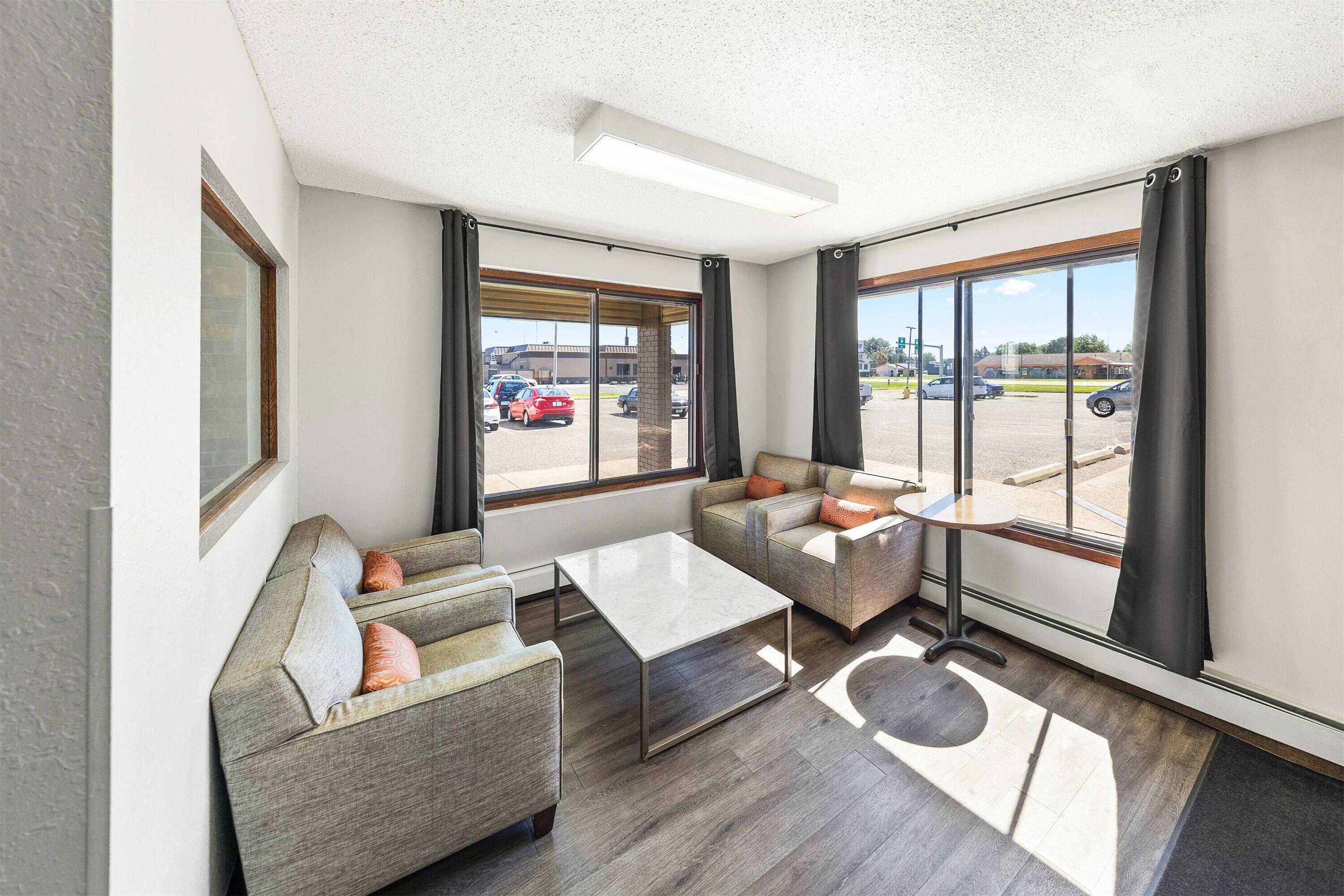 Lobby | Days Inn by Wyndham Winona