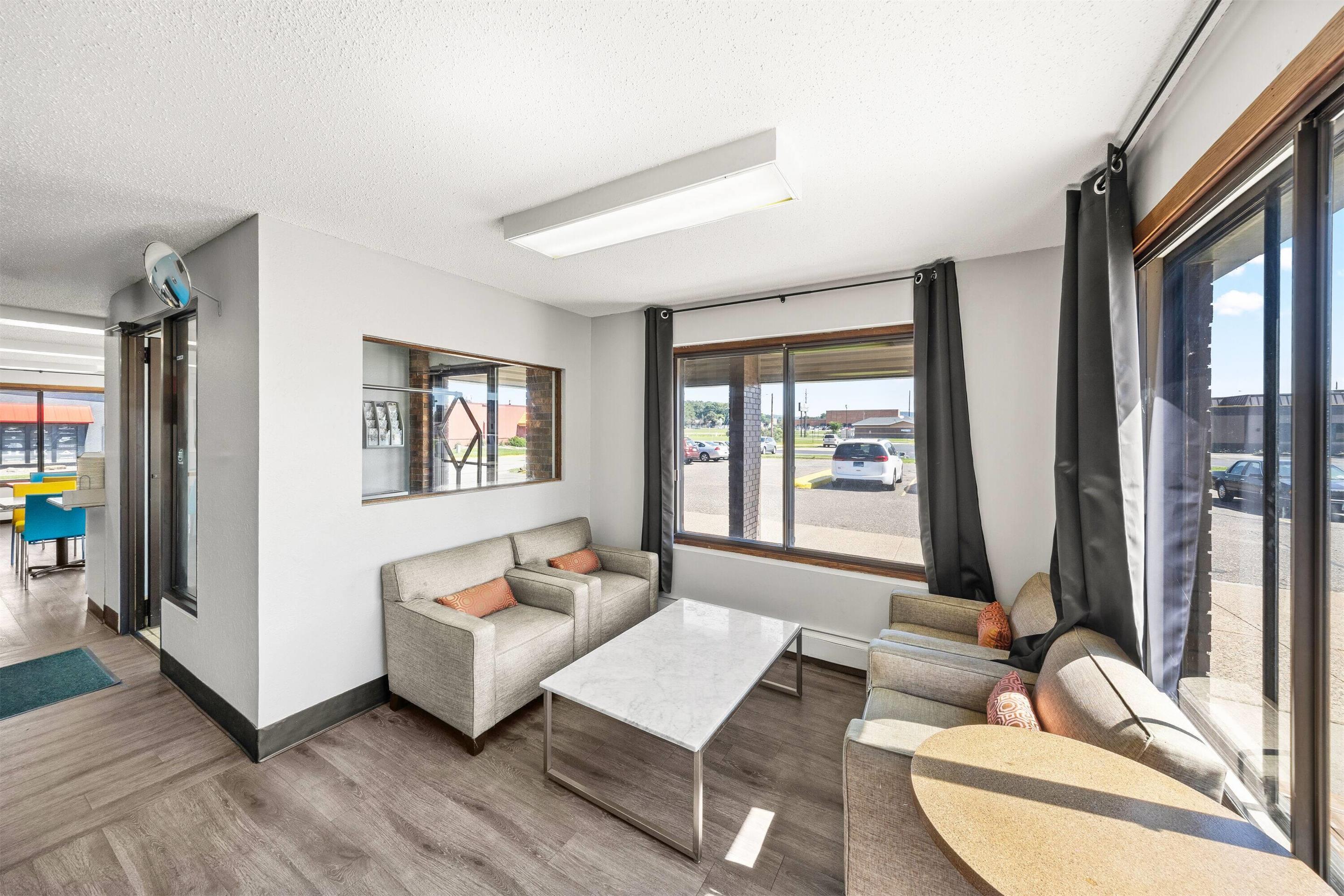 Lobby | Days Inn by Wyndham Winona