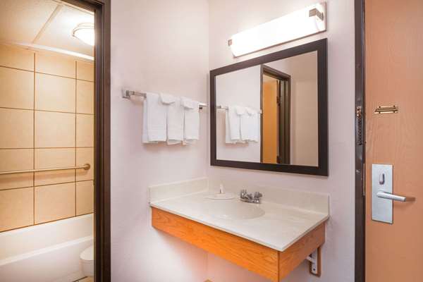  - Days Inn Mason City