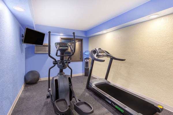 Fitness/ Exercise Room - Days Inn Mason City