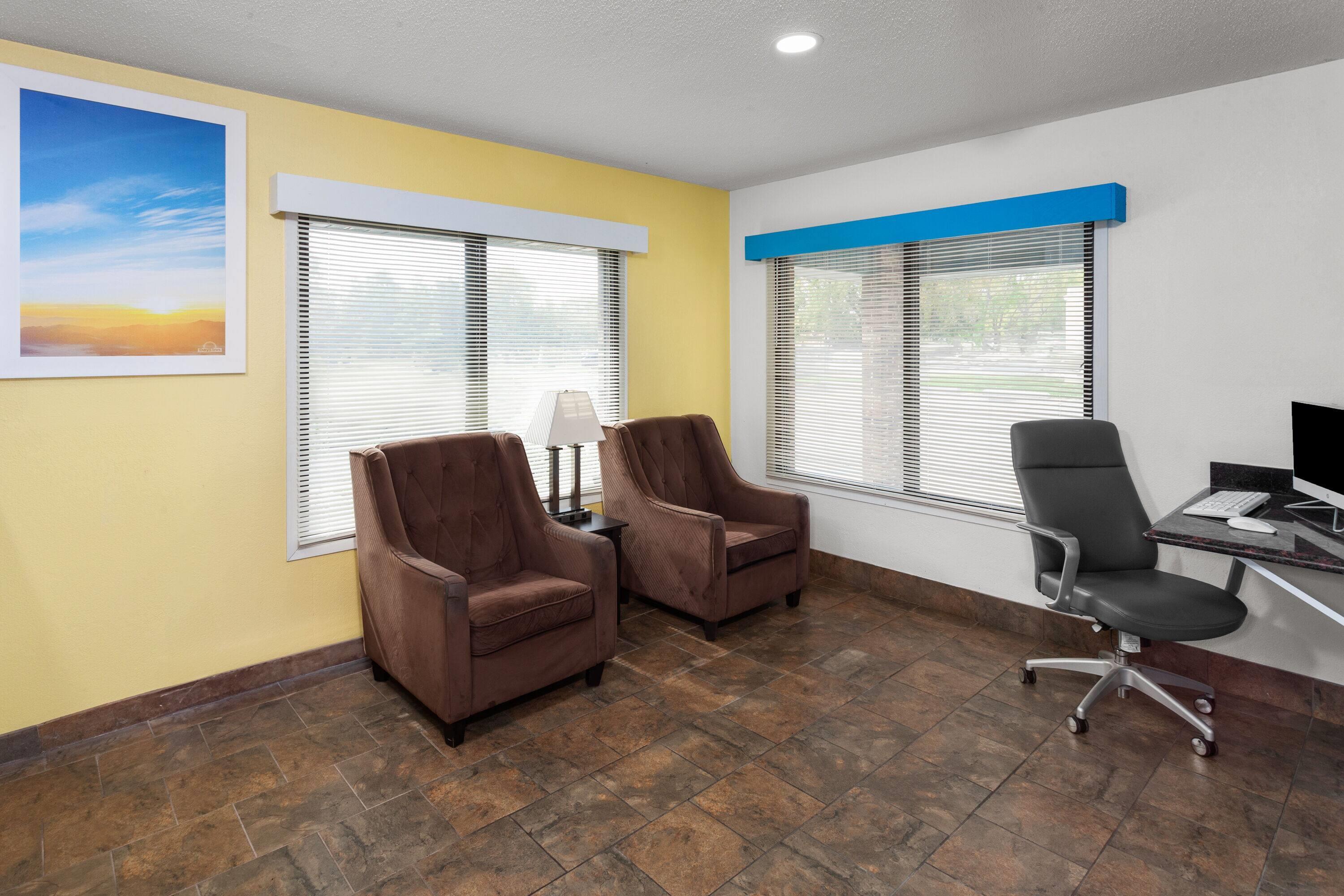 Lobby | Days Inn by Wyndham Mason City