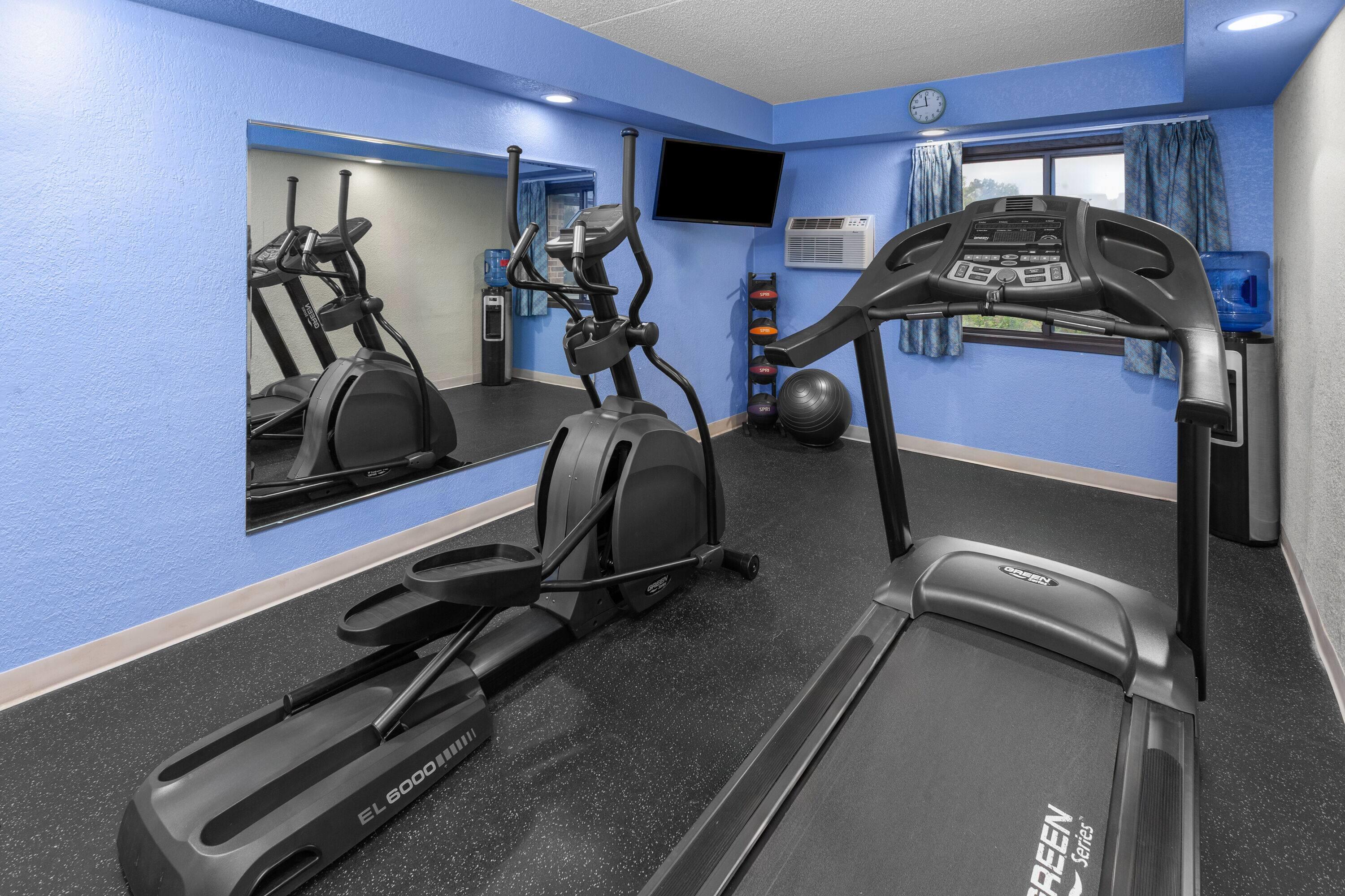 Health club fitness center gym | Days Inn by Wyndham Mason City
