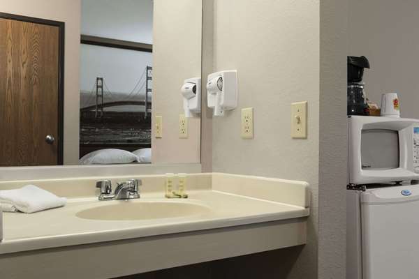  - Super 8 Hotel Manistee