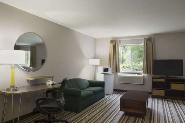 Suite - Super 8 Hotel Manistee