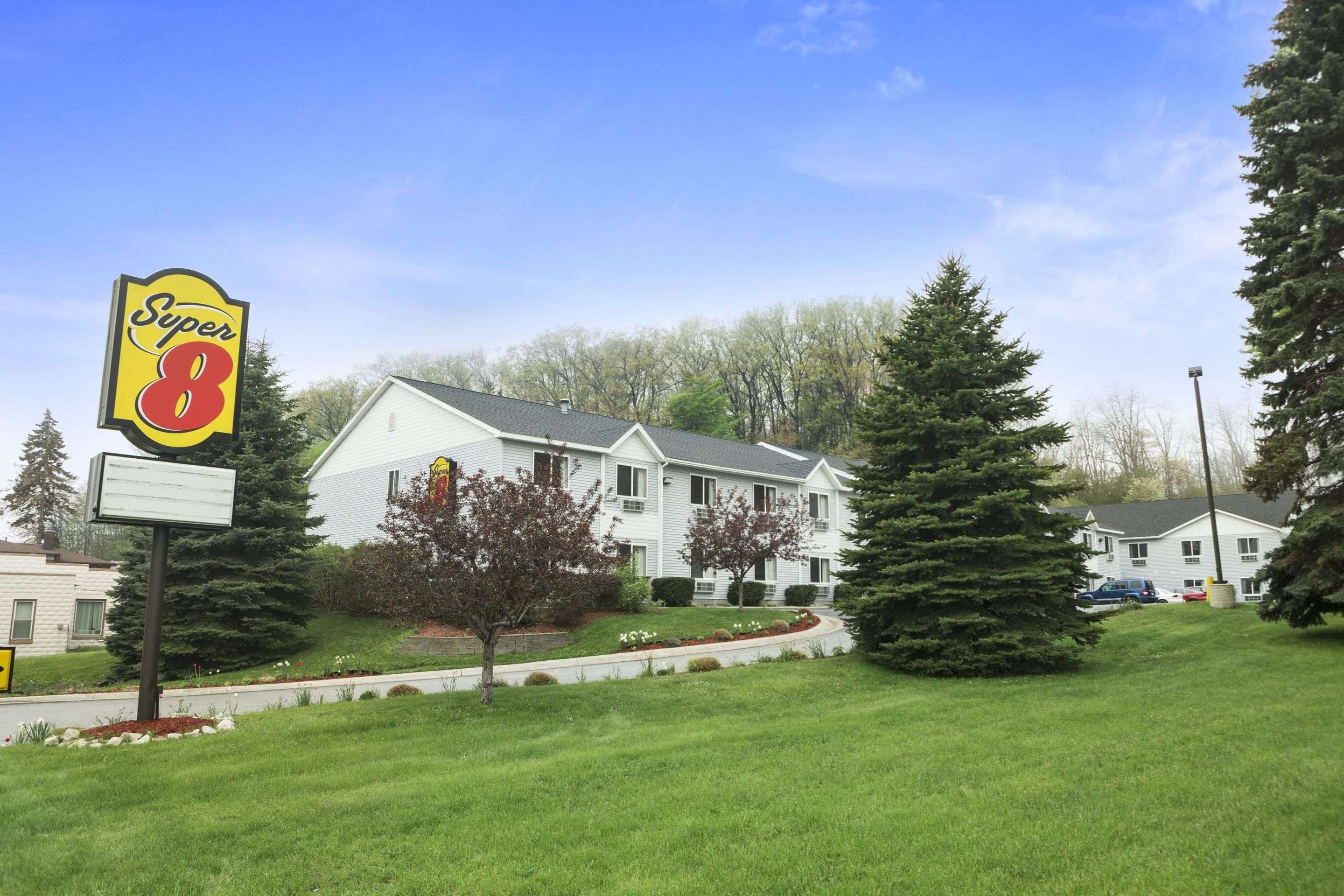 Welcome to the Super 8 Manistee | Super 8 by Wyndham Manistee