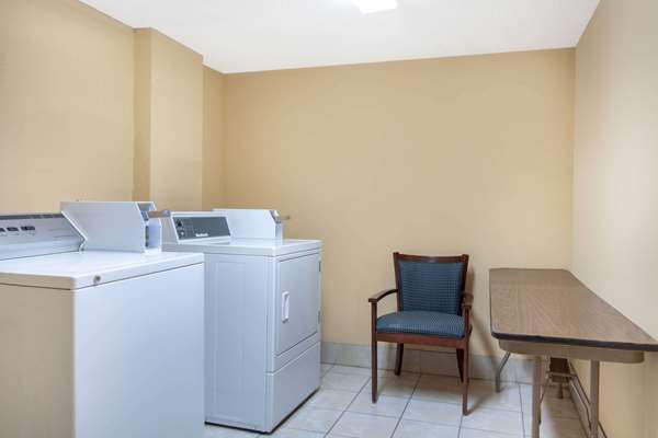 Amenities - Days Inn Clinton - I-26, Exit 52