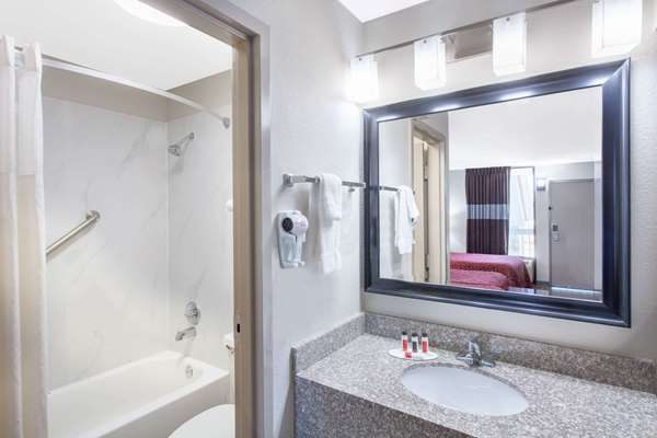  - Days Inn Clinton - I-26, Exit 52