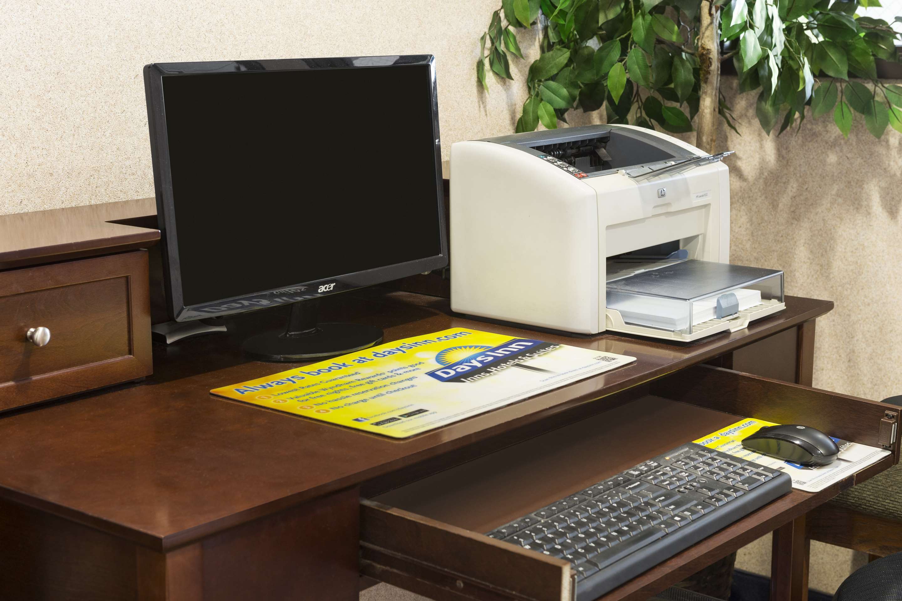 Business Center | Days Inn by Wyndham Coeur d'Alene