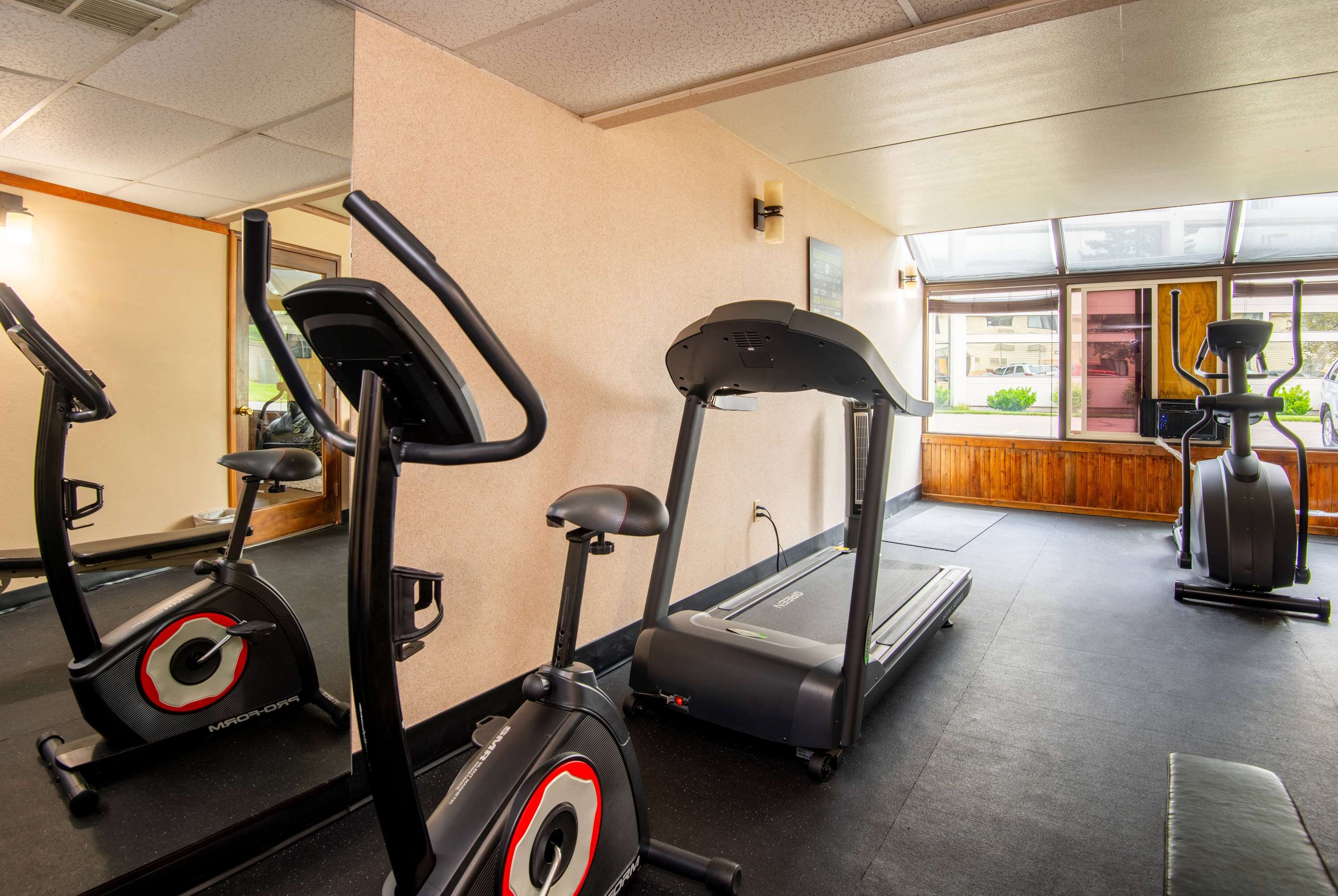 Health club fitness center gym | Days Inn by Wyndham Coeur d'Alene