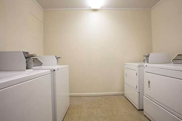 Amenities - Days Inn Daytona Speedway - I-95, Exit 260C