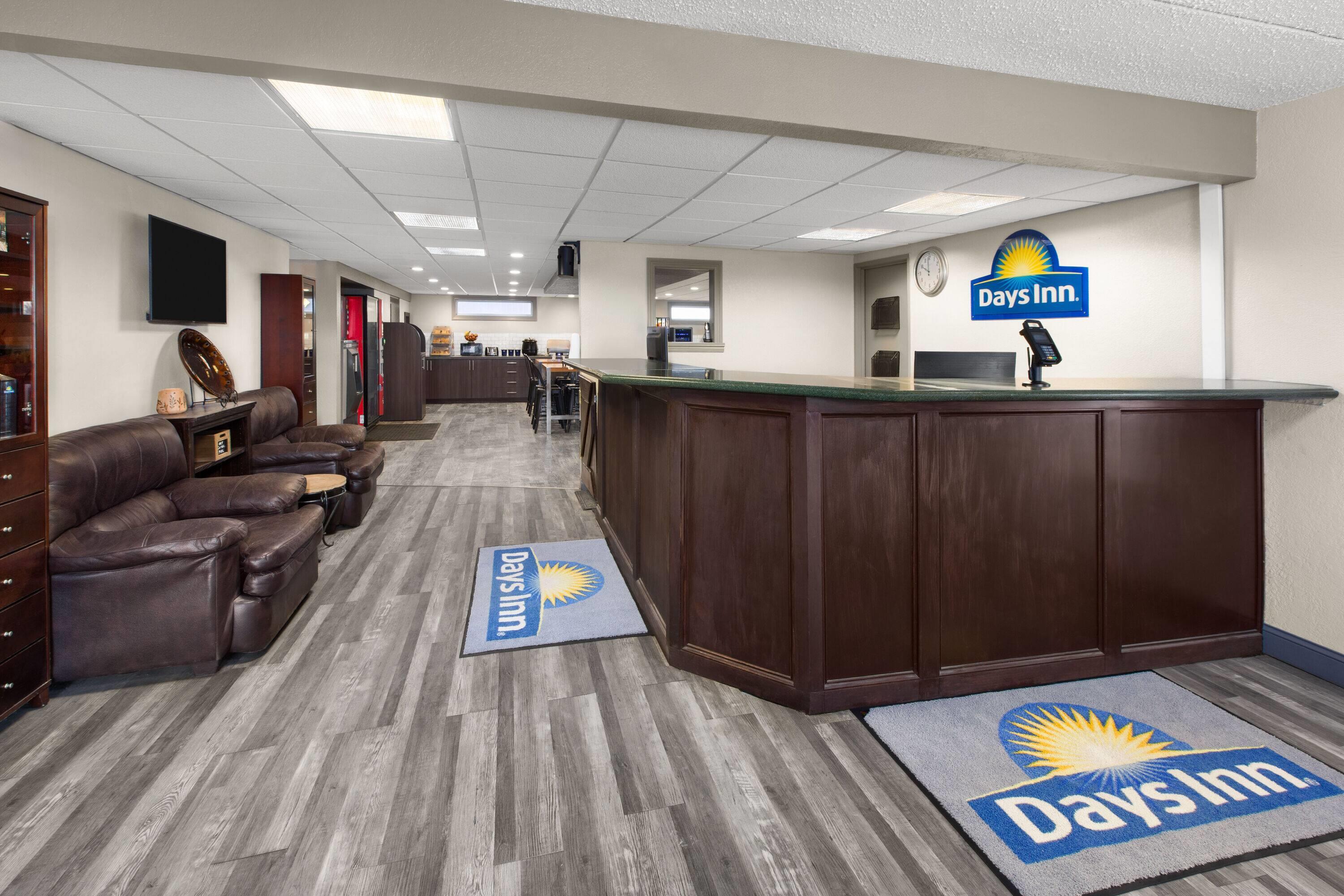 Lobby | Days Inn by Wyndham Pierre
