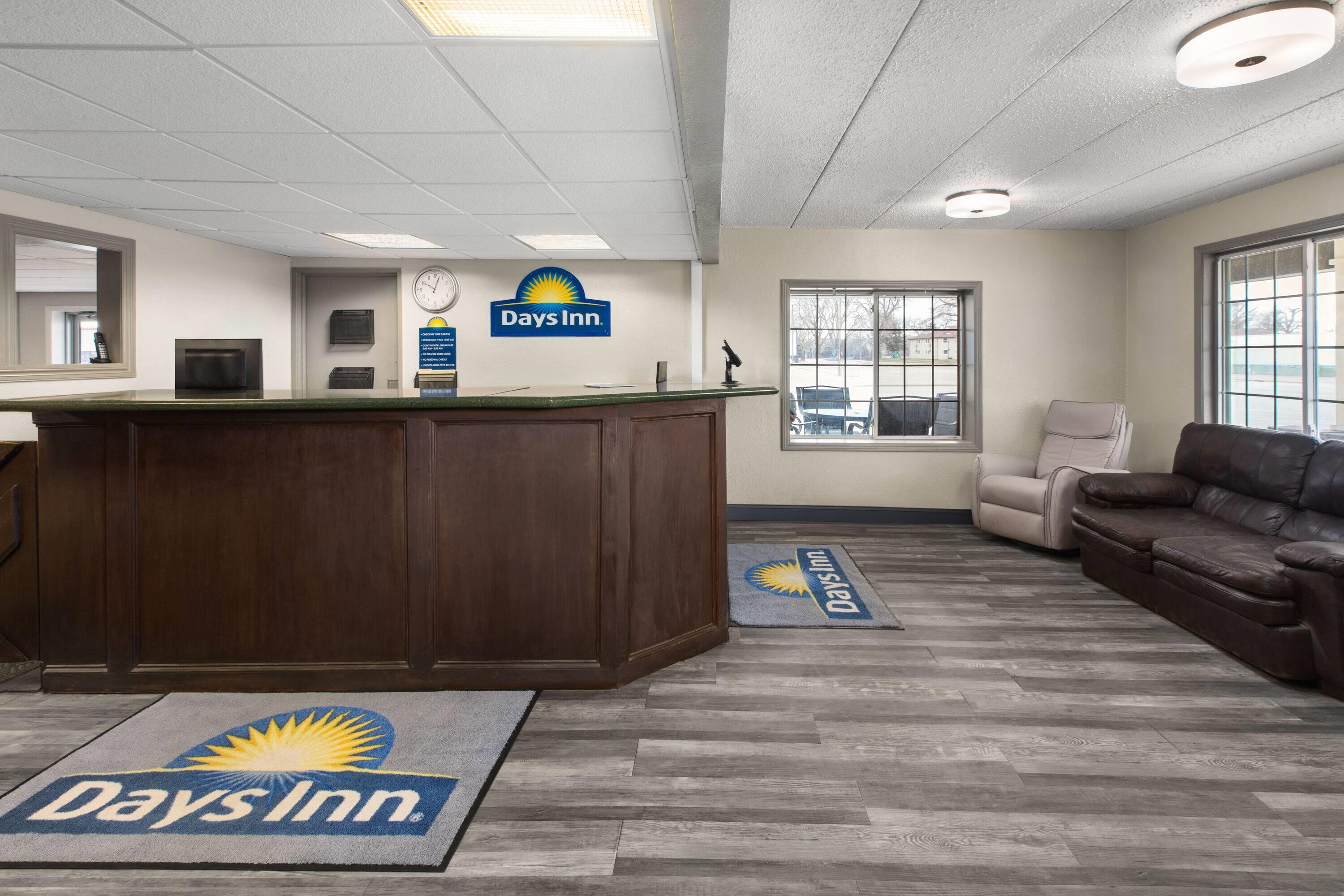 Lobby | Days Inn by Wyndham Pierre