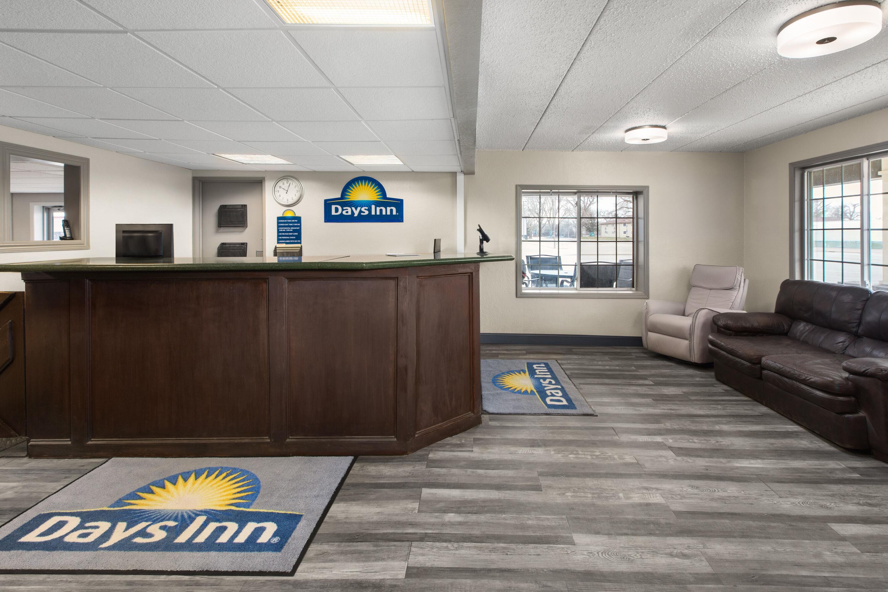 Lobby | Days Inn by Wyndham Pierre