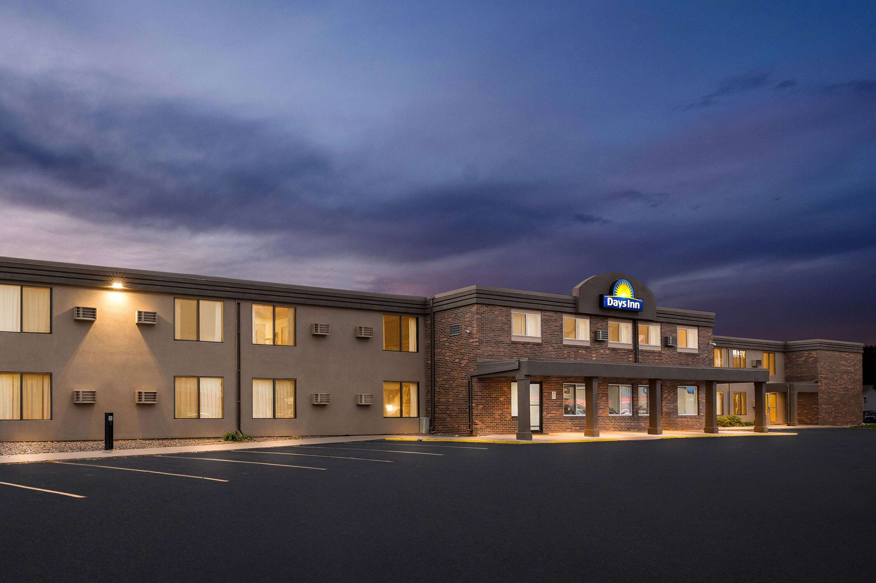 Exterior | Days Inn by Wyndham Sioux Falls Empire