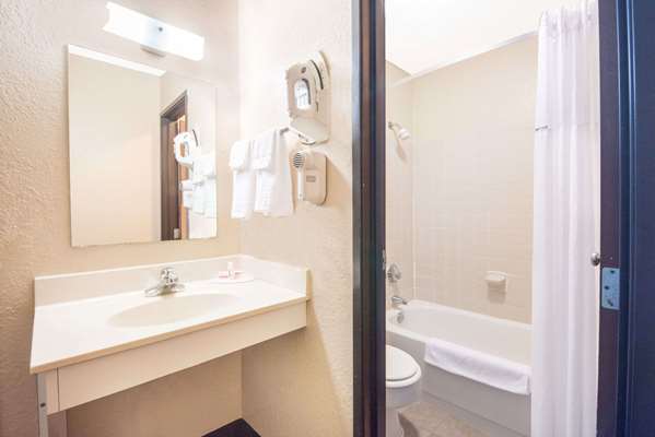  - Days Inn Sioux Falls Airport - I-90, Exit 399