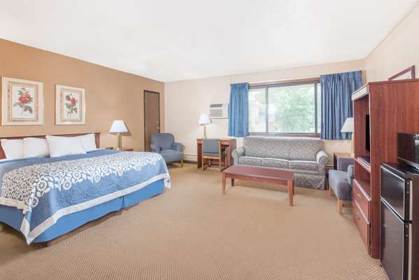 Suite - Days Inn Sioux Falls Airport - I-90, Exit 399