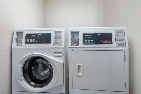 Amenities - Days Inn Sioux Falls Airport - I-90, Exit 399