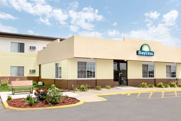 Exterior view - Days Inn Newton - I-80, Exit 164