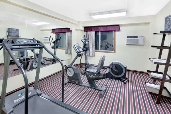 Fitness/ Exercise Room - Days Inn Newton - I-80, Exit 164