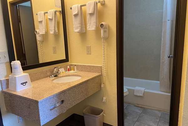  - Days Inn Newton - I-80, Exit 164