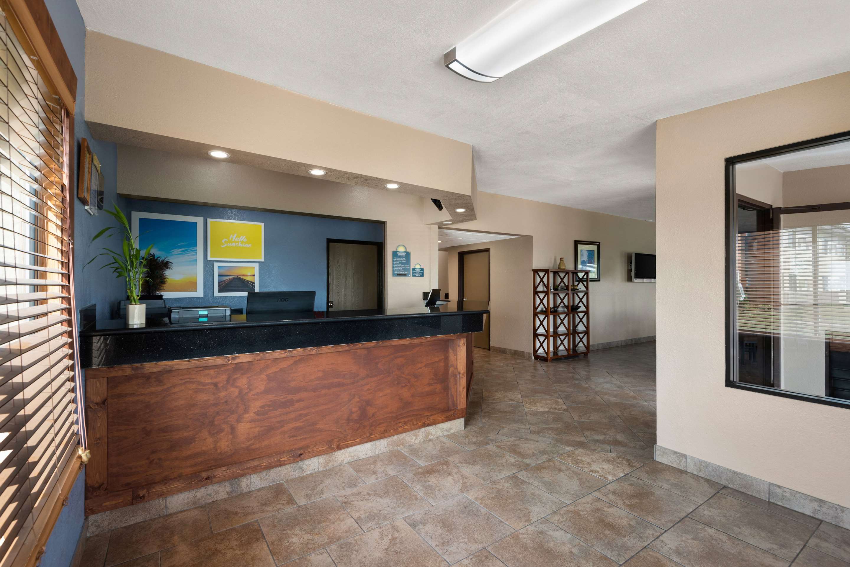Lobby | Days Inn by Wyndham Newton