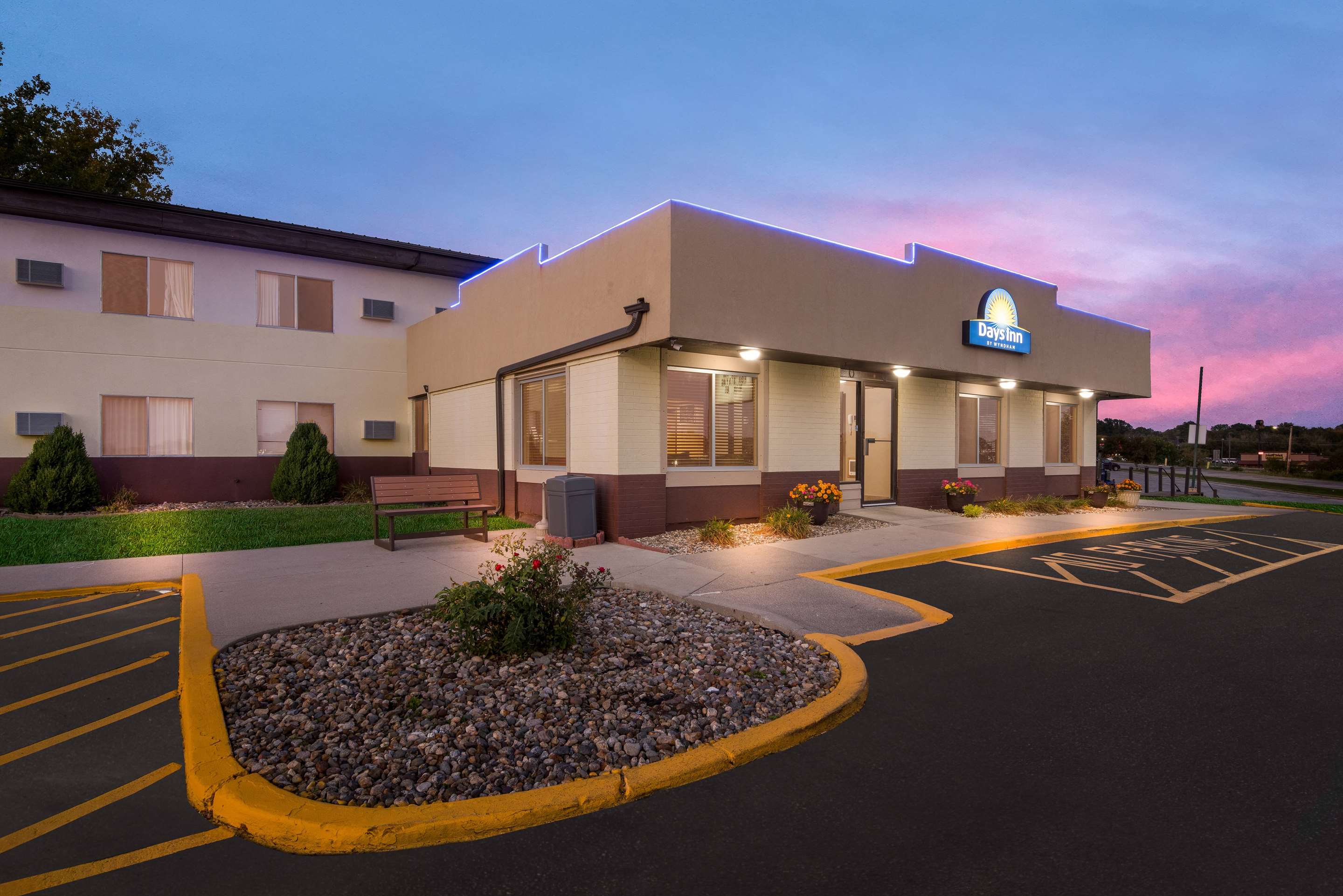Exterior | Days Inn by Wyndham Newton
