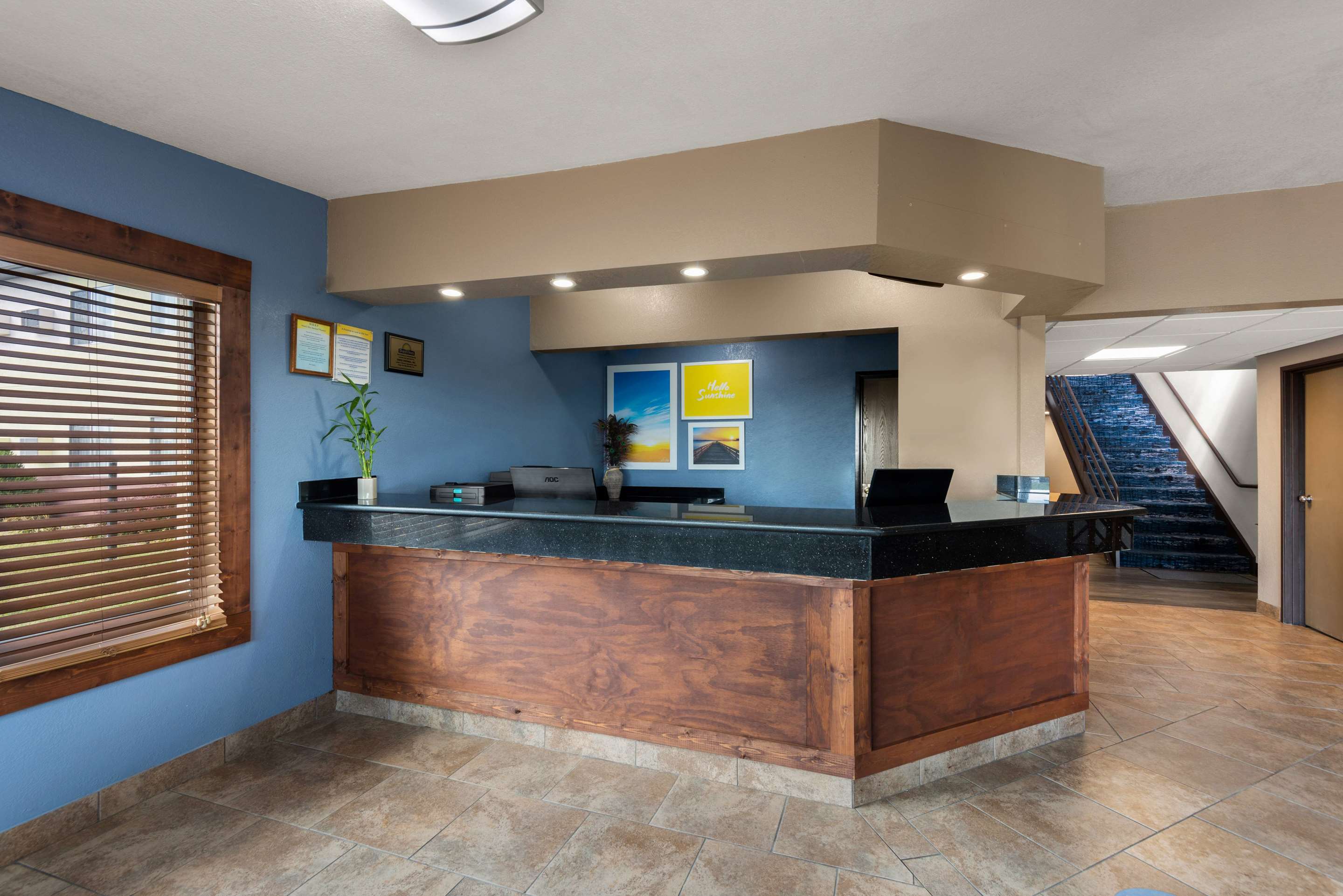 Lobby | Days Inn by Wyndham Newton