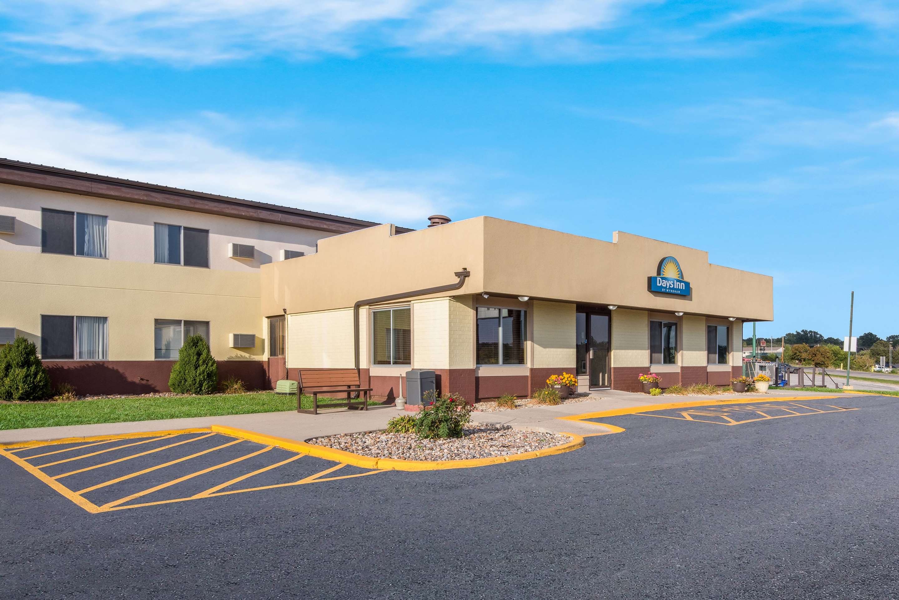 Exterior | Days Inn by Wyndham Newton