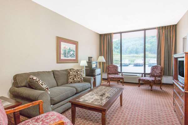 Suite - Days Inn Princeton - I-77, Exit 9