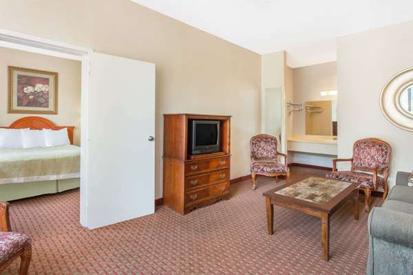 Suite - Days Inn Princeton - I-77, Exit 9