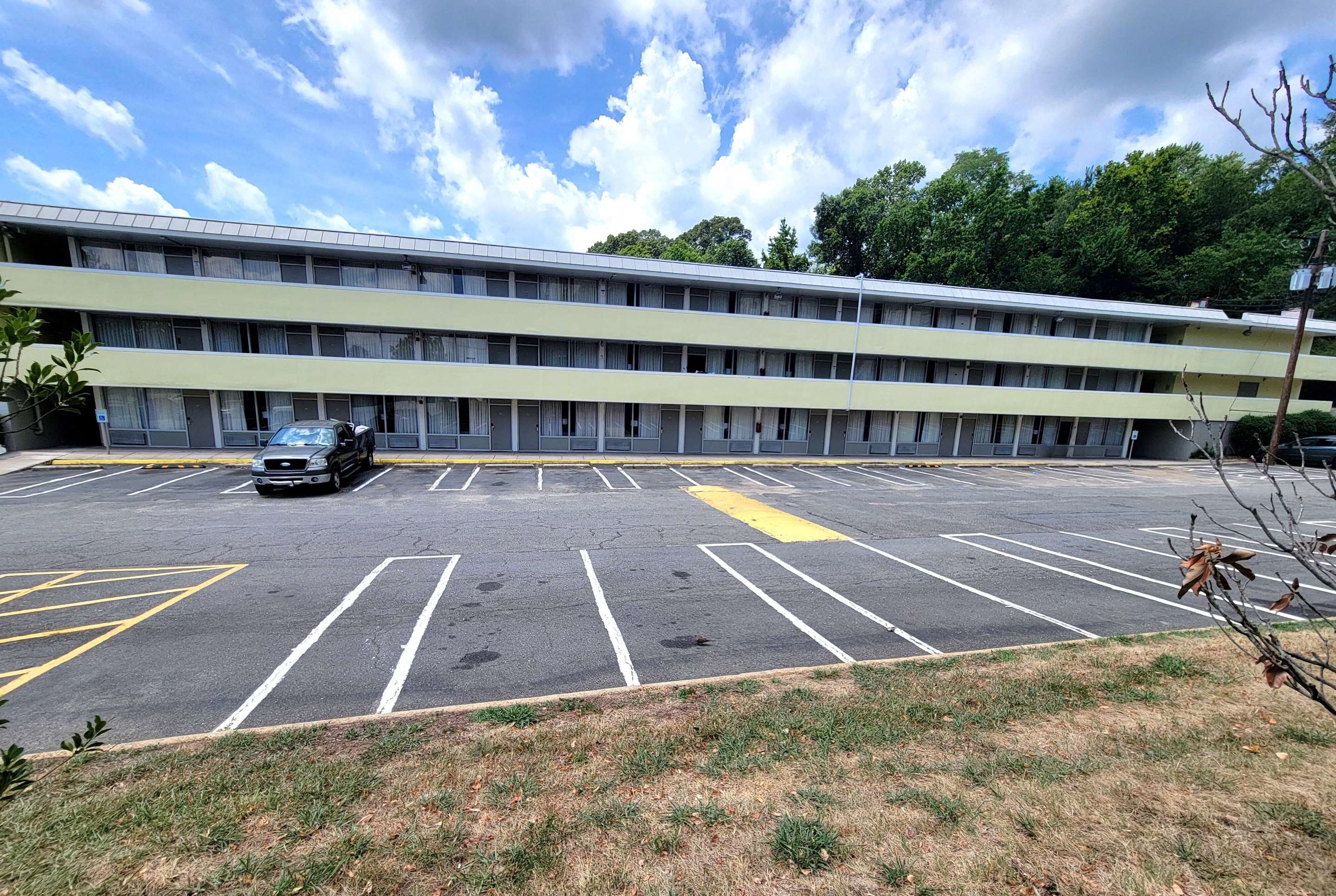 Exterior | Days Inn by Wyndham Alexandria South