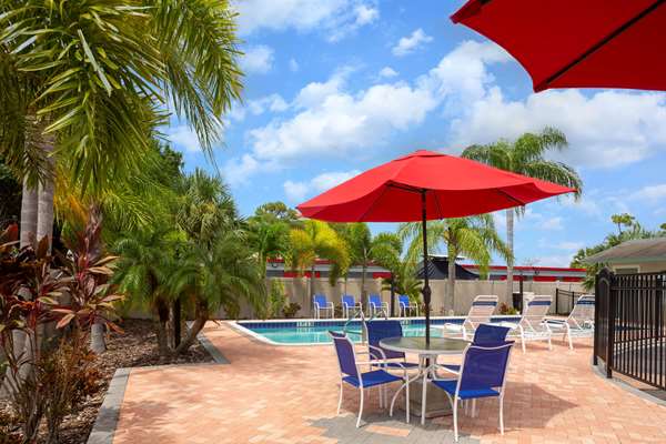 Pool - Super 8 Motel Bradenton