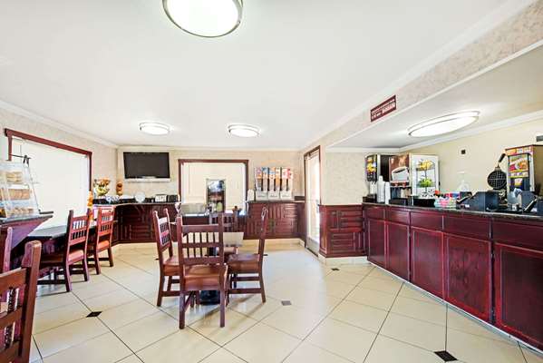  - Ramada Limited Hotel Flagstaff - I-40, Exit 198