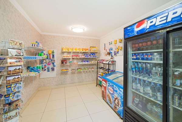  - Ramada Limited Hotel Flagstaff - I-40, Exit 198