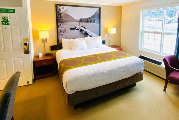 Suite - Super 8 Motel Hundred Mile House