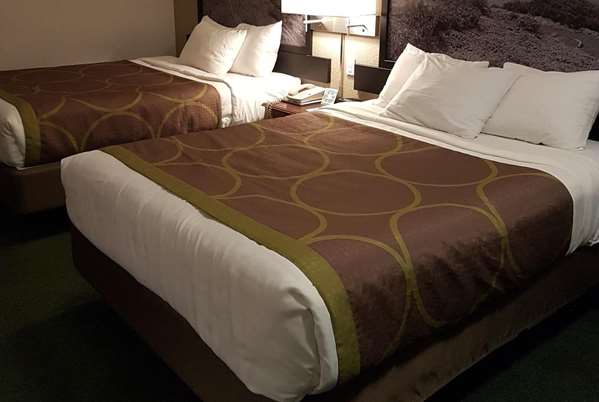  - Super 8 Motel Hundred Mile House