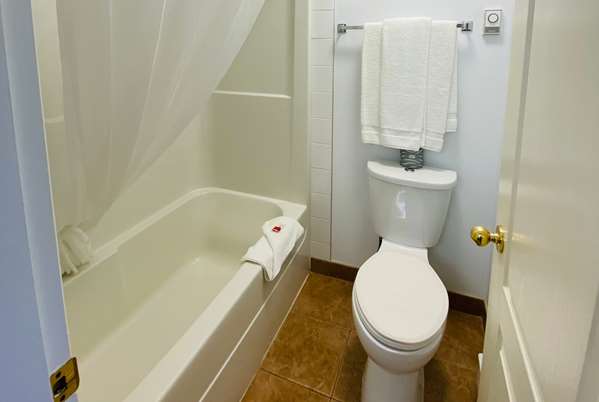  - Super 8 Motel Hundred Mile House