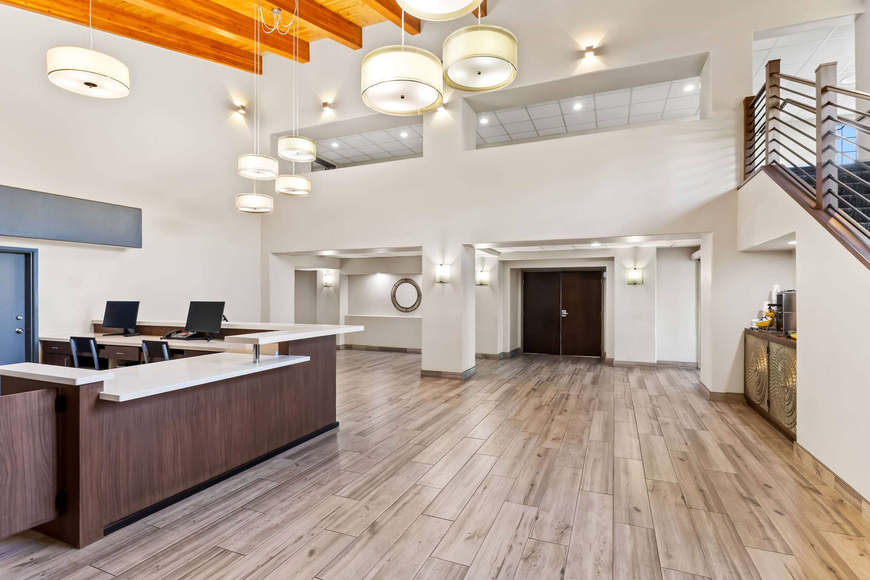 Lobby | Days Hotel by Wyndham Mesa Near Phoenix