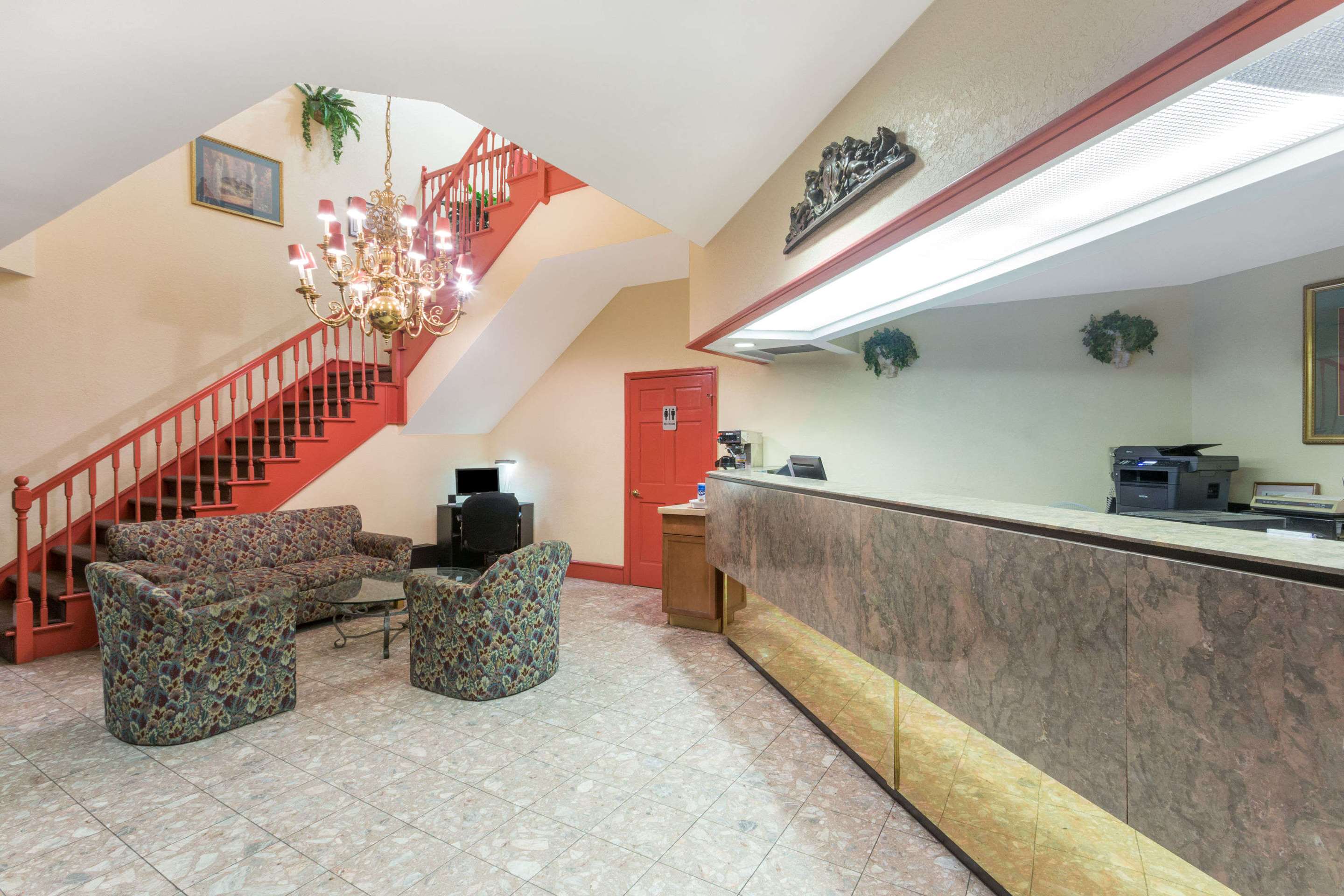 Lobby | Days Inn by Wyndham Savannah Airport