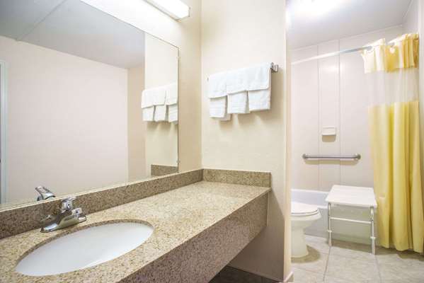  - Days Inn Airport Roanoke - I-81, Exit 146
