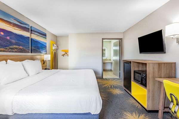  - Days Inn Airport Roanoke - I-81, Exit 146