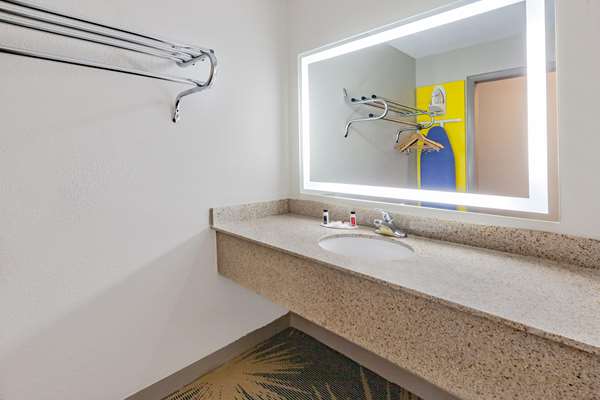  - Days Inn Airport Roanoke - I-81, Exit 146