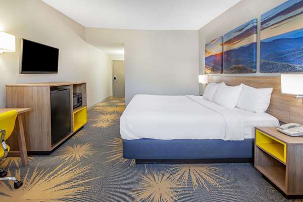  - Days Inn Airport Roanoke - I-81, Exit 146